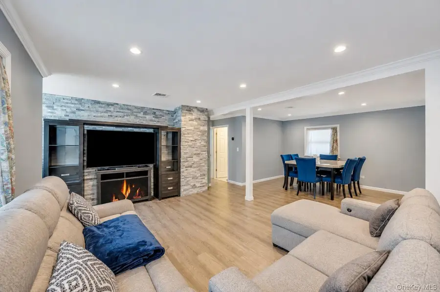 186 W 4th Street, Deer Park, NY 11729 - #2