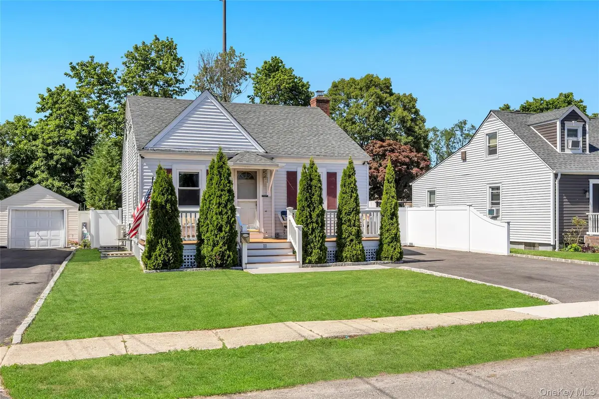 11 Irving Place, Islip Terrace, NY 11752 - #1