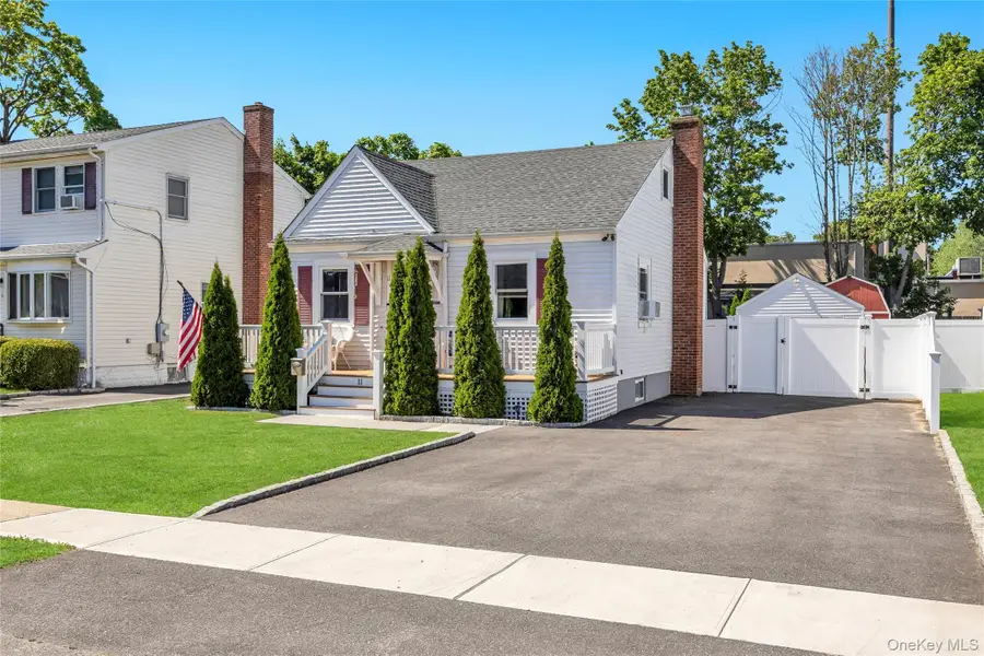 11 Irving Place, Islip Terrace, NY 11752 - #3