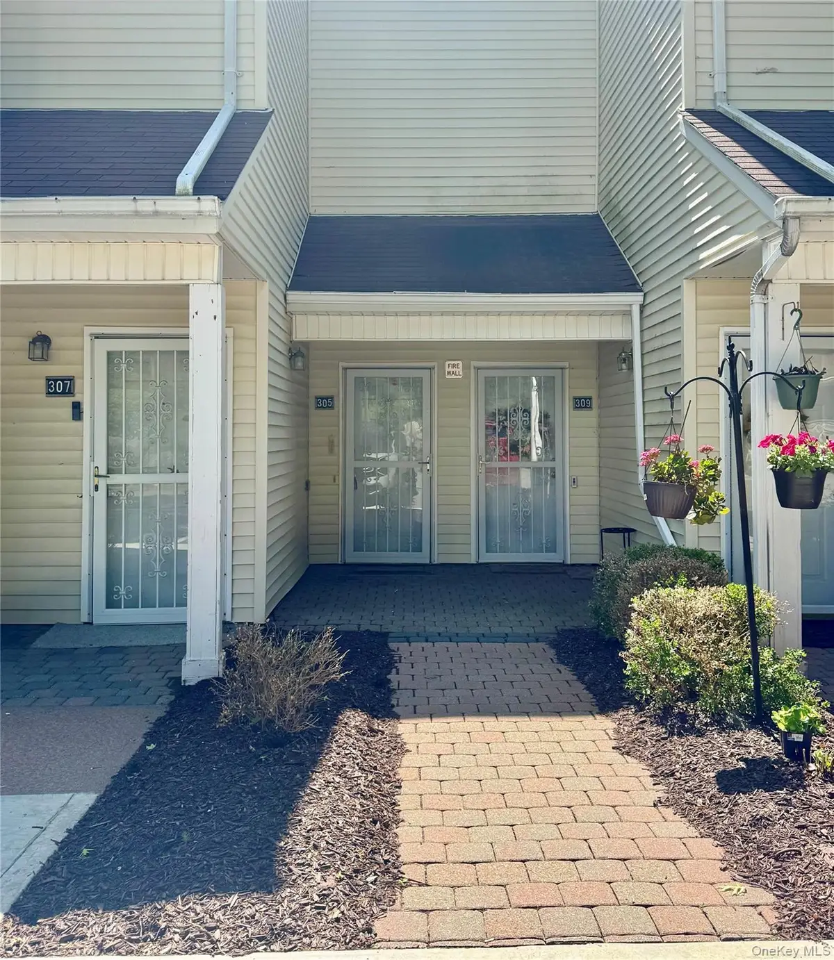 305 Gazebo Court, New Windsor, NY 12553 - #1