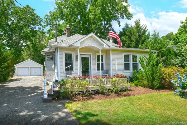 38 Roosevelt Avenue, Sayville, NY 11782