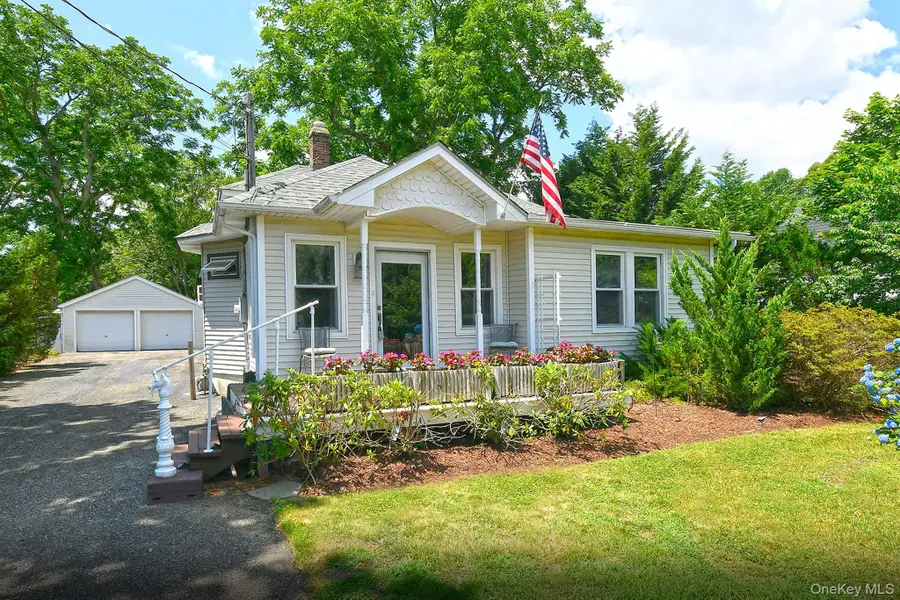 38 Roosevelt Avenue, Sayville, NY 11782 - #3