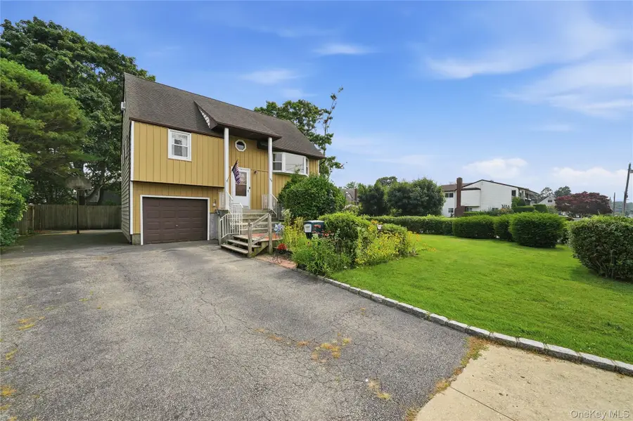 100 Harrisburg Street, Bay Shore, NY 11706 - #3