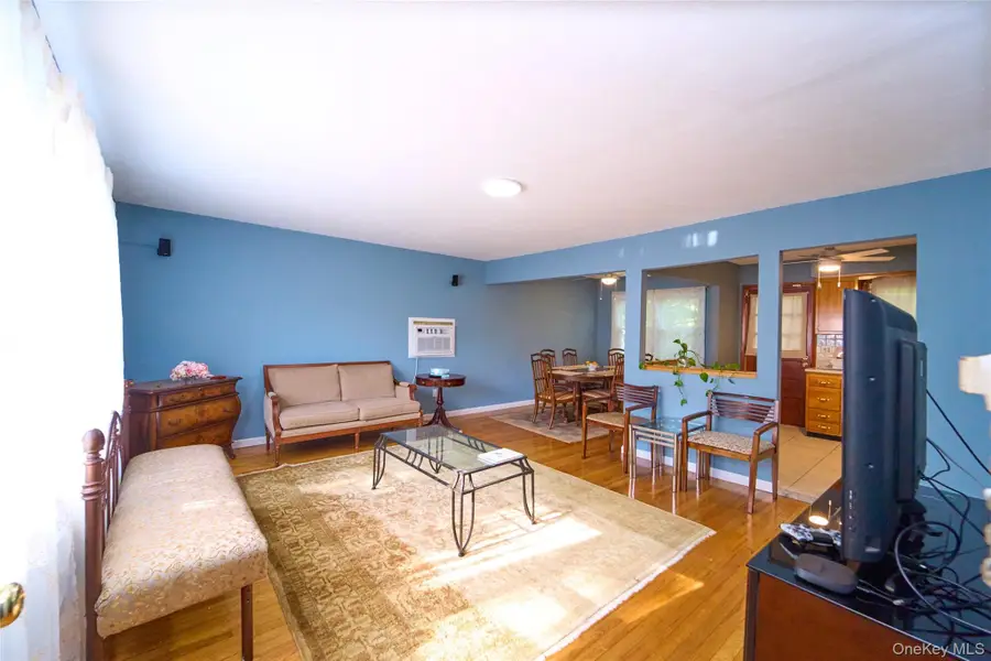 12 Goeller Avenue, Huntington Station, NY 11746 - #2