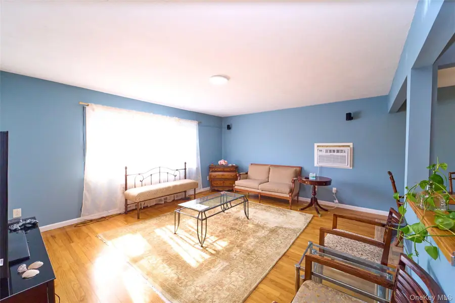 12 Goeller Avenue, Huntington Station, NY 11746 - #3