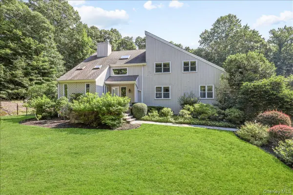 10 Woodland Court S, Bedford, NY 10506