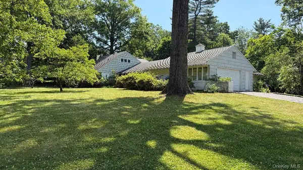 21 Old Farm Road, Great Neck, NY 11020