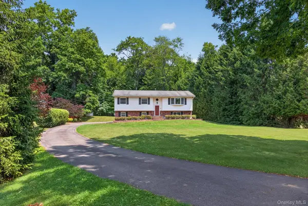 9 Pleasant Lane, Poughkeepsie, NY 12603