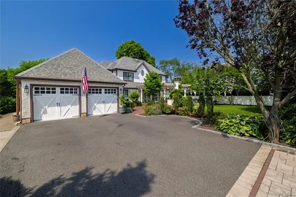 7 Yorkshire Road, Rockville Centre, NY 11570