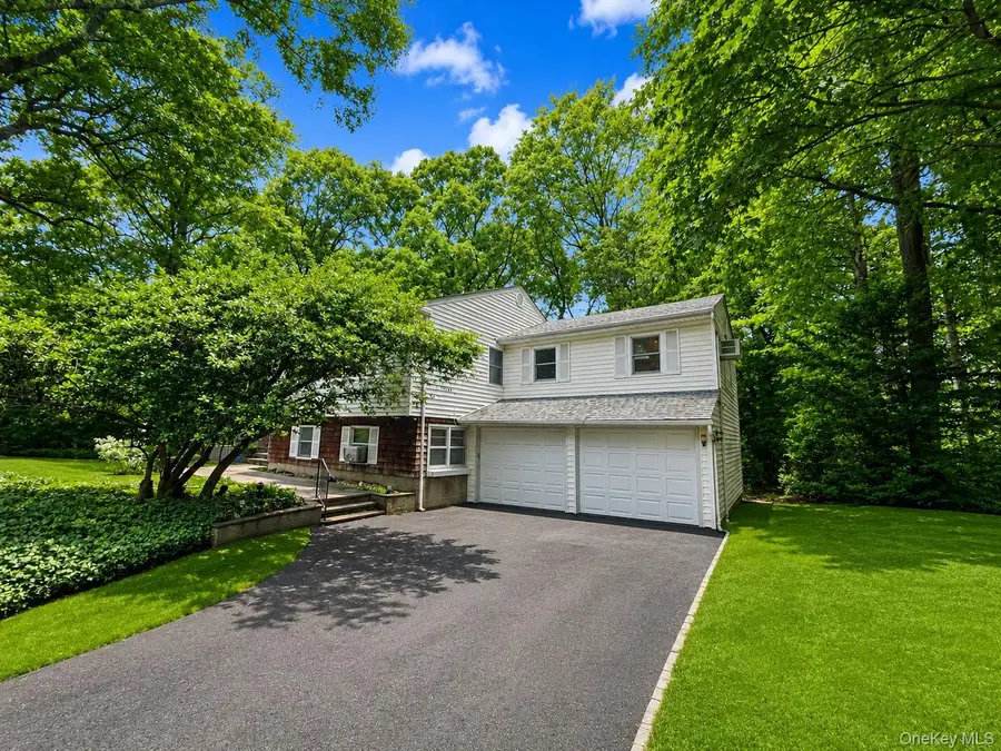 17 Arbor Lane, Dix Hills, NY 11746 - #2