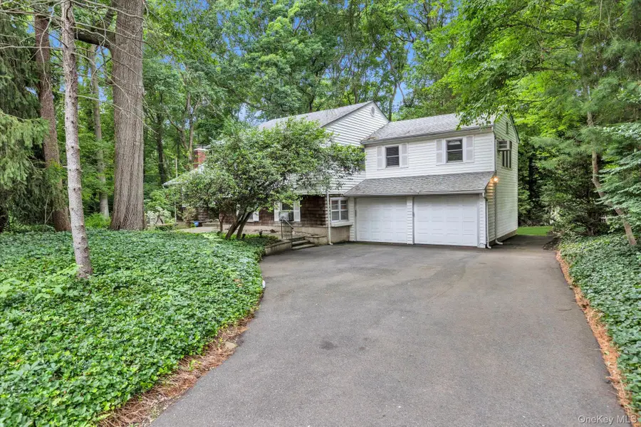 17 Arbor Lane, Dix Hills, NY 11746 - #3