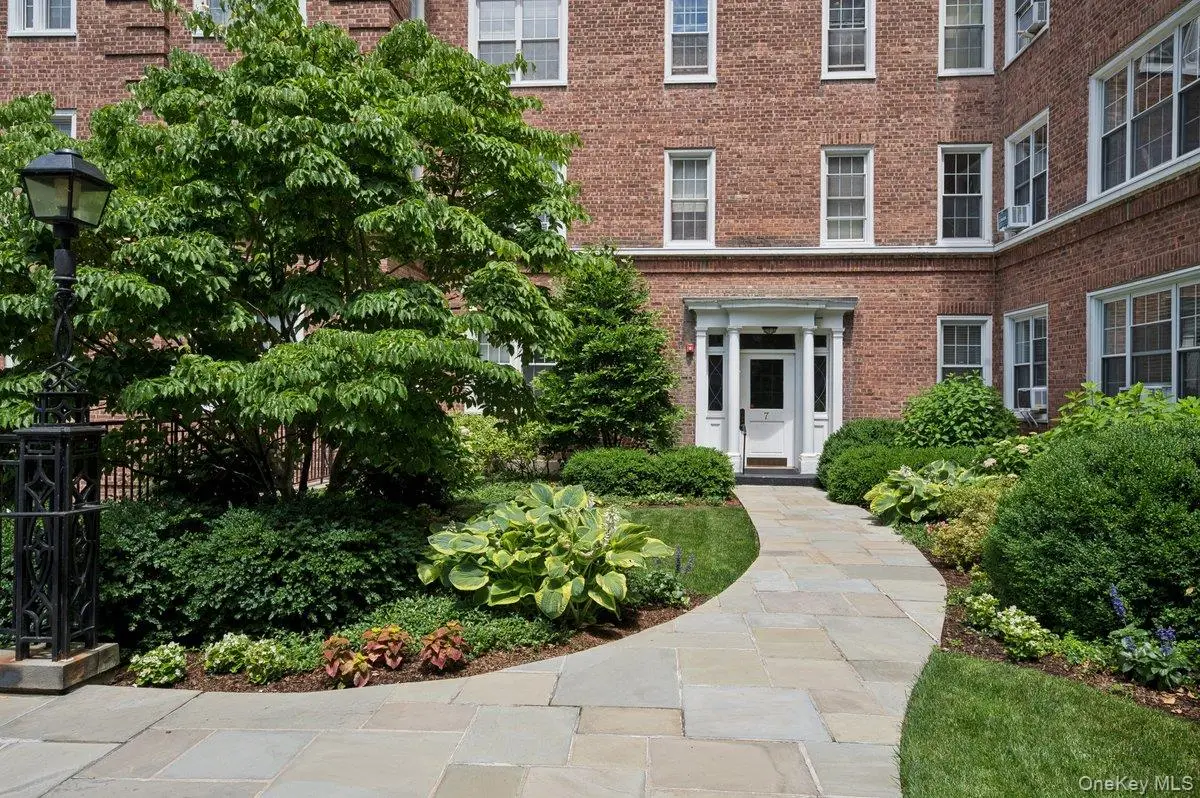 7 Midland Gardens #1M, Bronxville, NY 10708 - #1