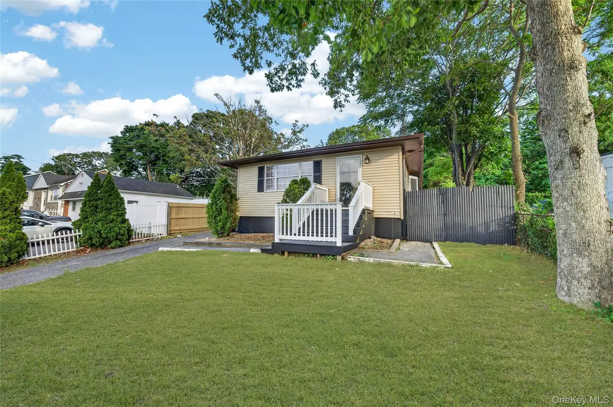 28 Roslyn Avenue, Selden, NY 11784 - #1