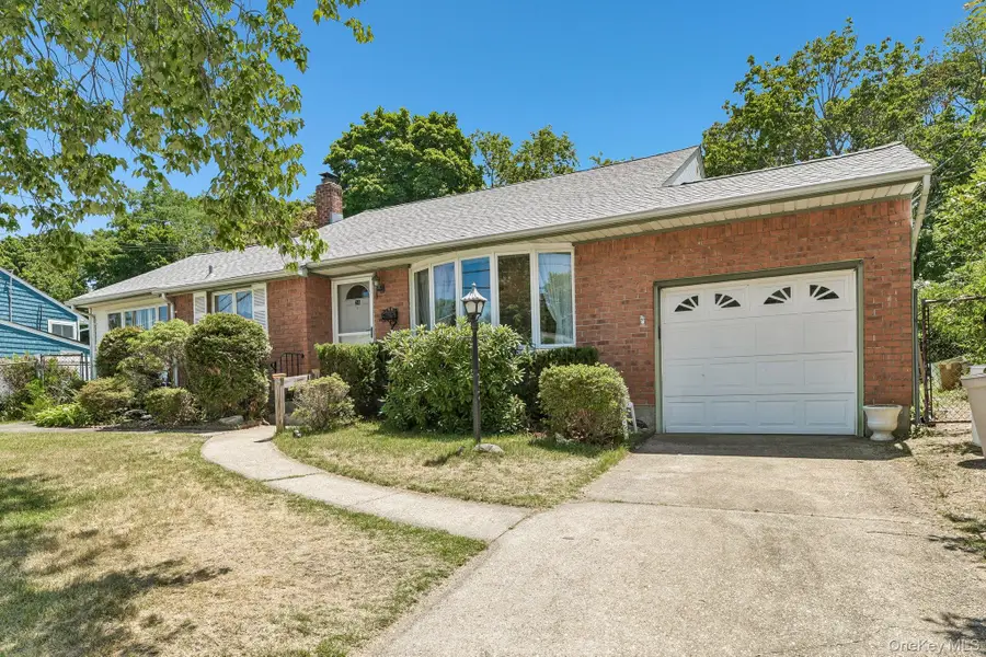 24 Oakley Drive, Huntington Station, NY 11746 - #3