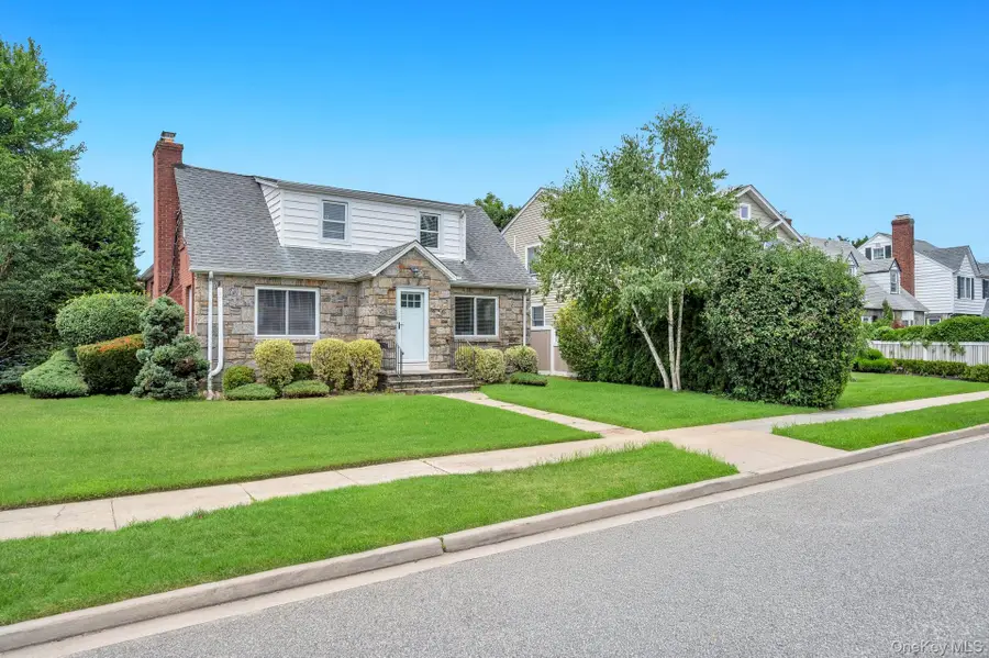 52 Yorktown Street, Rockville Centre, NY 11570 - #2