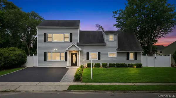 6 Regal Lane, Levittown, NY 11756
