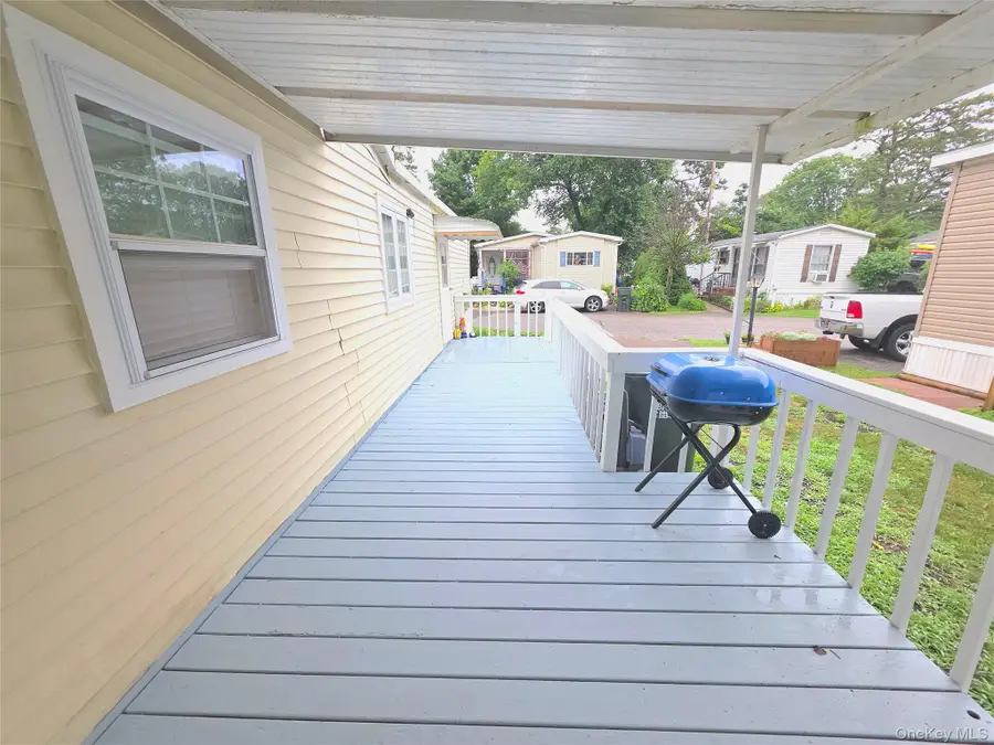 525 Riverleigh Ave #C7, Riverhead, NY 11901 - #3