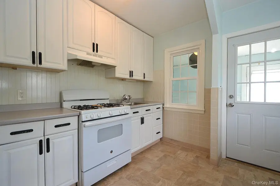 418 Asharoken Boulevard, Bay Shore, NY 11706 - #2