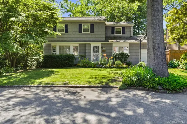 11A Prospect Drive N, Huntington Station, NY 11746