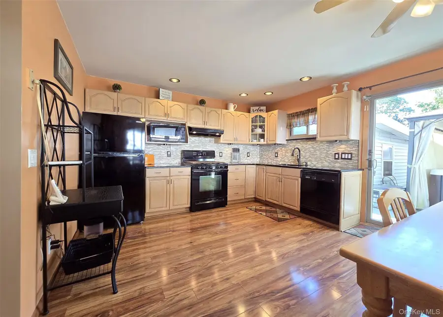3 Broadway, Ronkonkoma, NY 11779 - #3