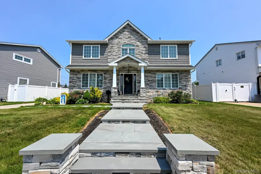 816 Gehrig Avenue, Franklin Square, NY 11010 - #3