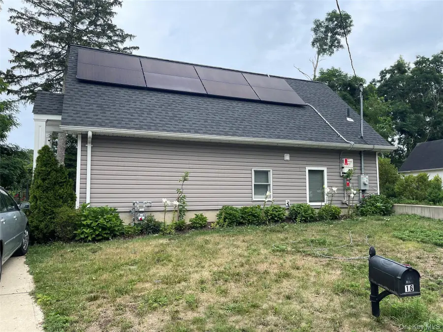 16 Oak Avenue, Riverhead, NY 11901 - #2