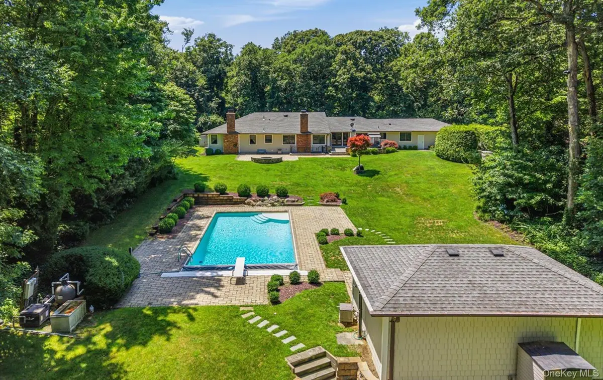 15 Tiber Road, Oyster Bay Cove, NY 11791 - #1