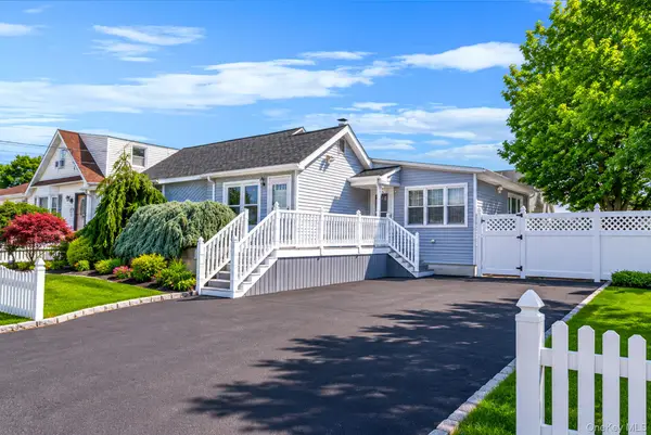 426 N 4th Street, Lindenhurst, NY 11757