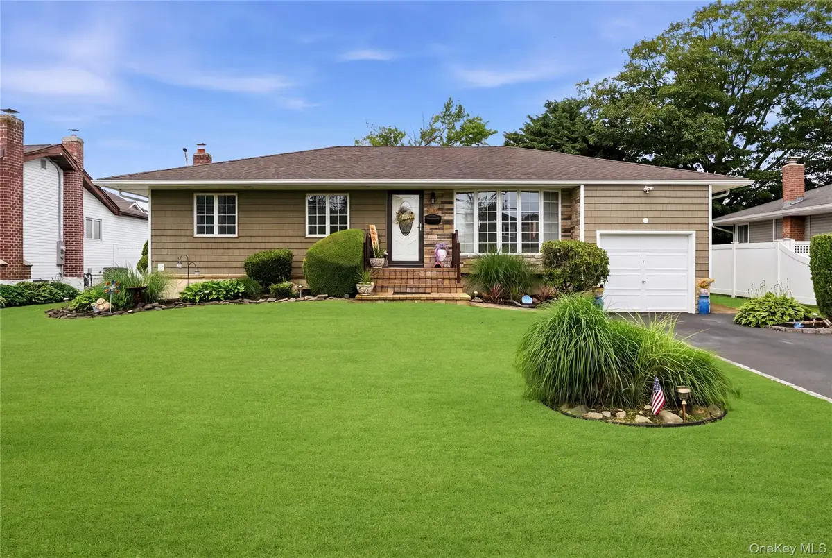 17 Mohawk Place, Massapequa, NY 11758 - #1
