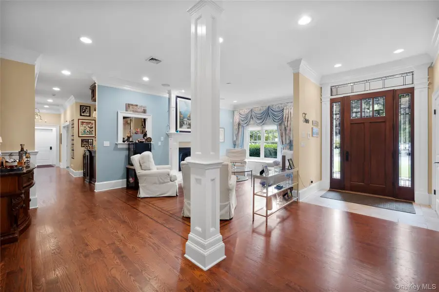 23 Country View Lane, East Islip, NY 11730 - #3
