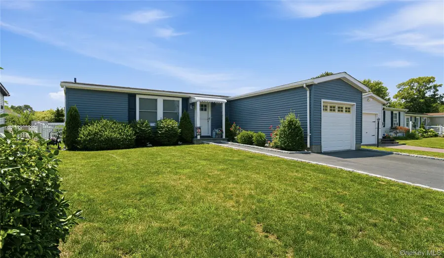 35 Village Circle S, Manorville, NY 11949 - #2
