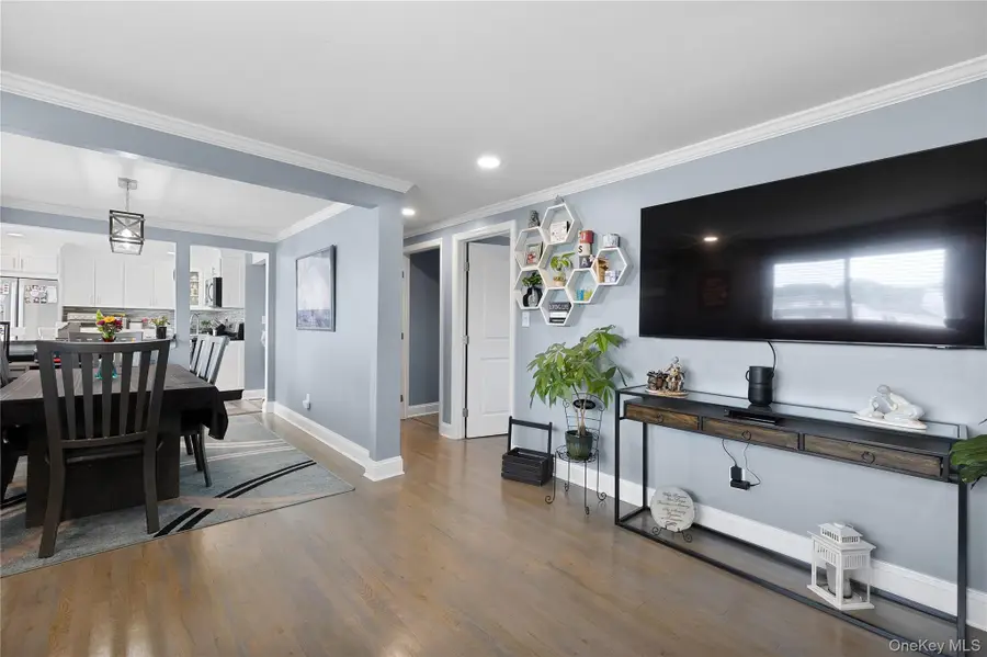 22 Marilyn Court, West Babylon, NY 11704 - #3