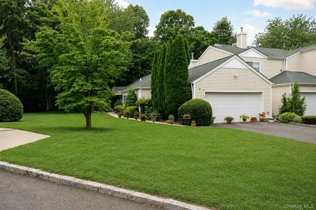 146 Farm House Court, Manorville, NY 11949 - #1