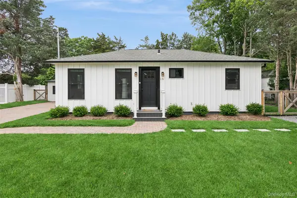 16 Winnie Road, Center Moriches, NY 11934