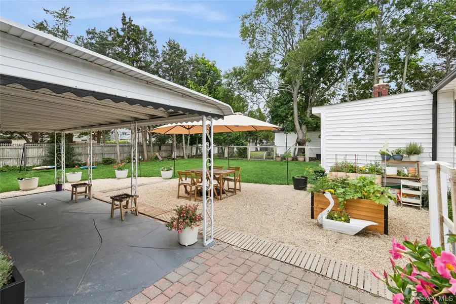 16 Winnie Road, Center Moriches, NY 11934 - #3