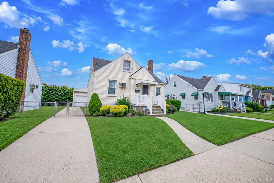 1111 Esther Street, Franklin Square, NY 11010 - #3