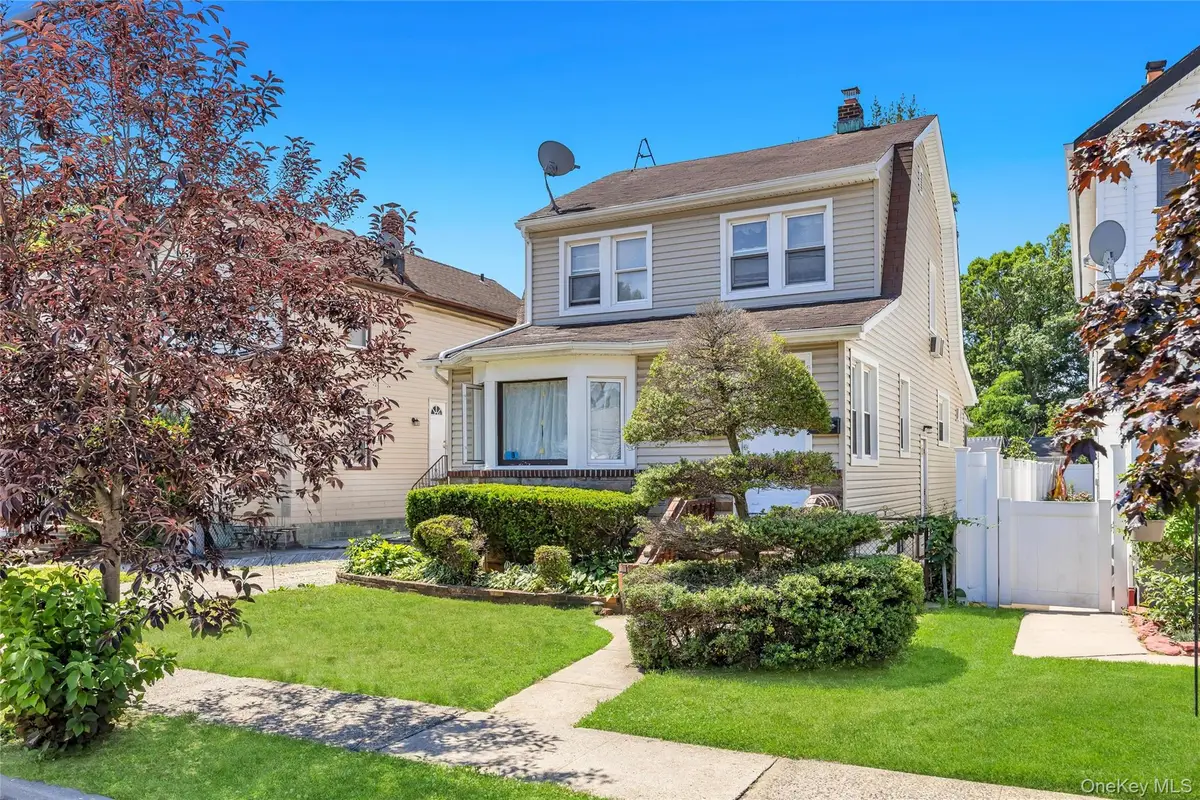 352 W Valley Stream Boulevard, Valley Stream, NY 11580 - #1