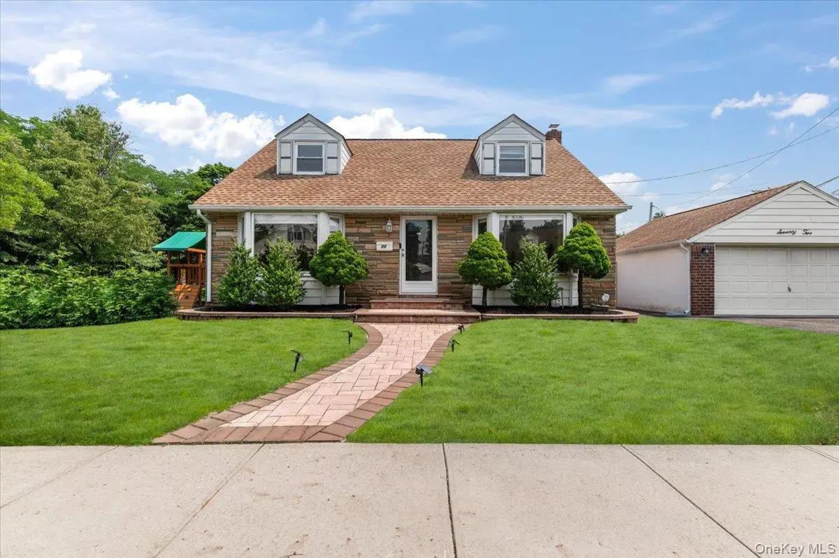 72 Pembrook Drive, Mineola, NY 11501 - #1