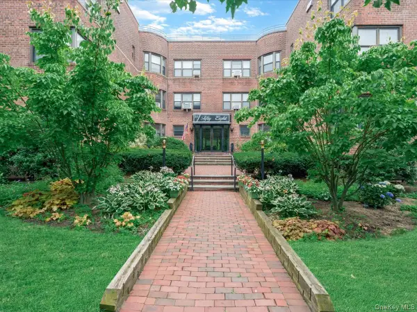 58 Grace Avenue #1D, Great Neck, NY 11021