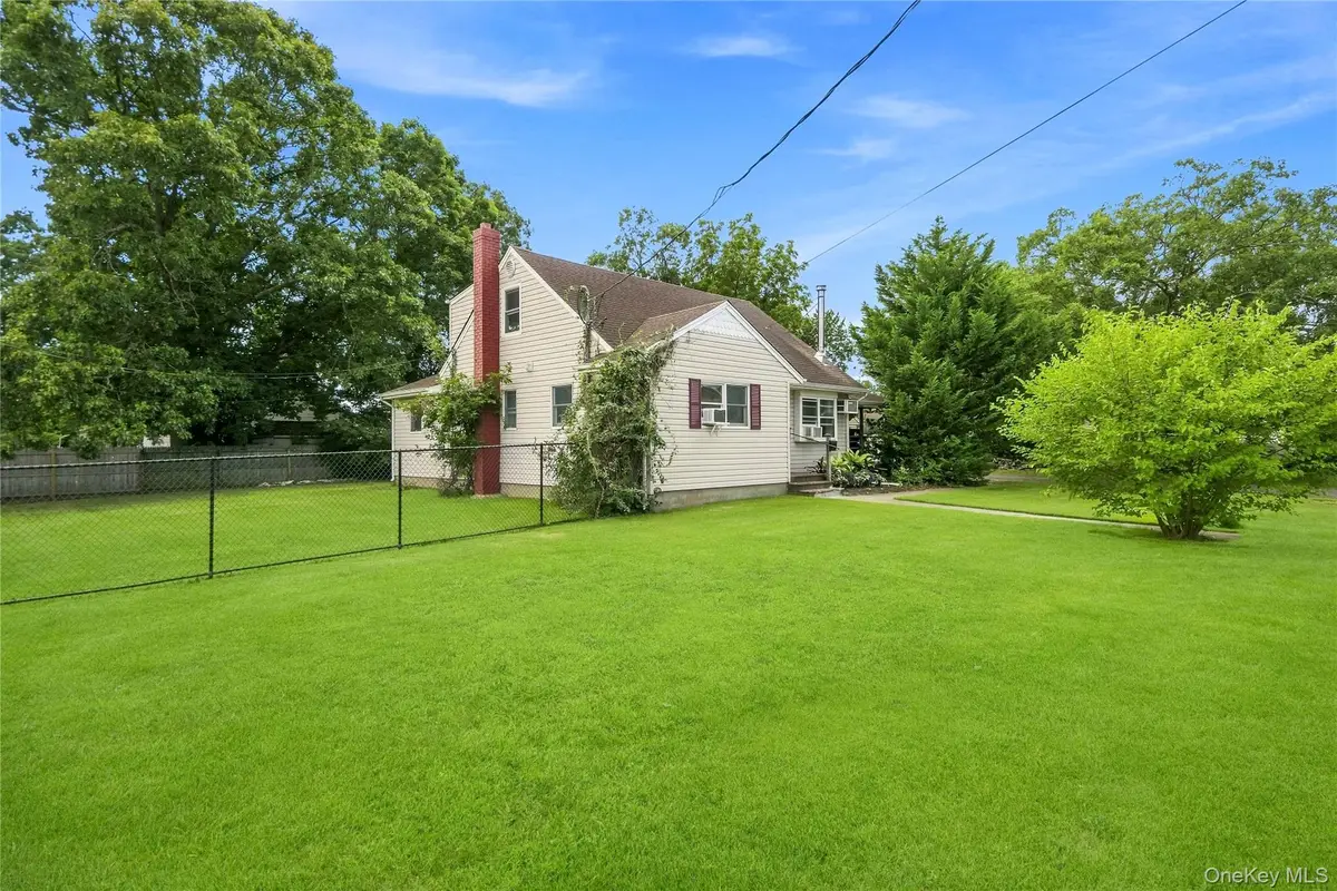 2 Seminole Drive, Bay Shore, NY 11706 - #1