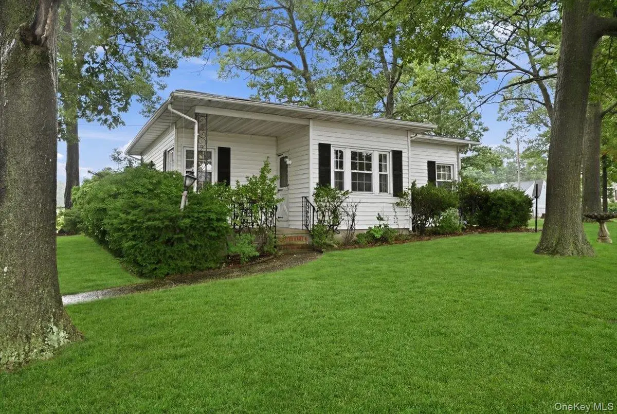 89 W 4th Street, Ronkonkoma, NY 11779 - #1