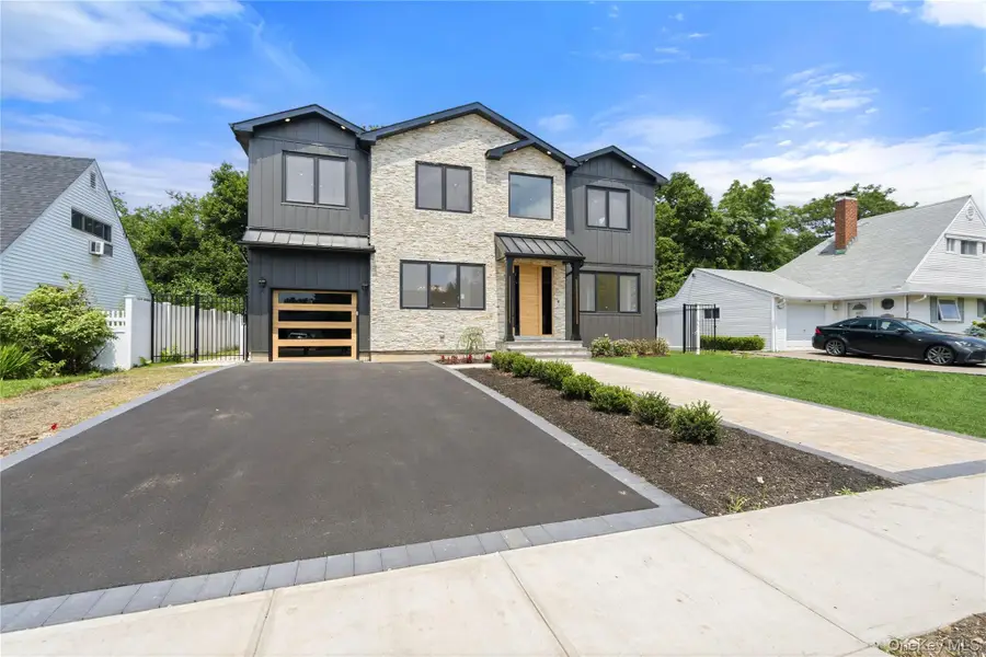 28 Choir Lane, Westbury, NY 11590 - #3