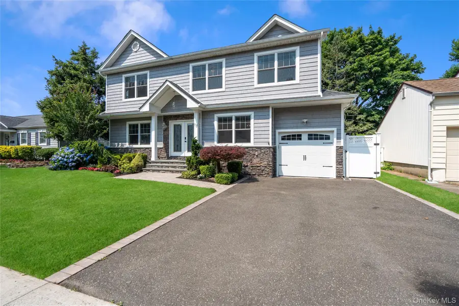17 Woodwaye Road, Plainview, NY 11803 - #3