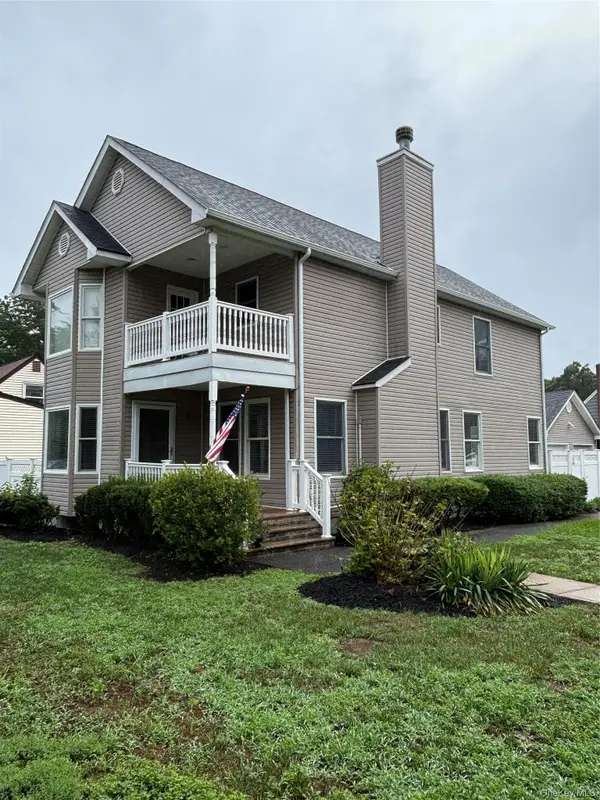 38 Hallock Avenue, Smithtown, NY 11787