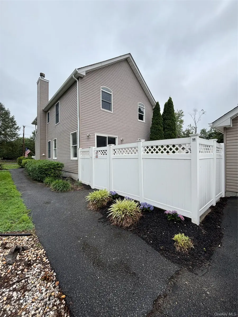 38 Hallock Avenue, Smithtown, NY 11787 - #3