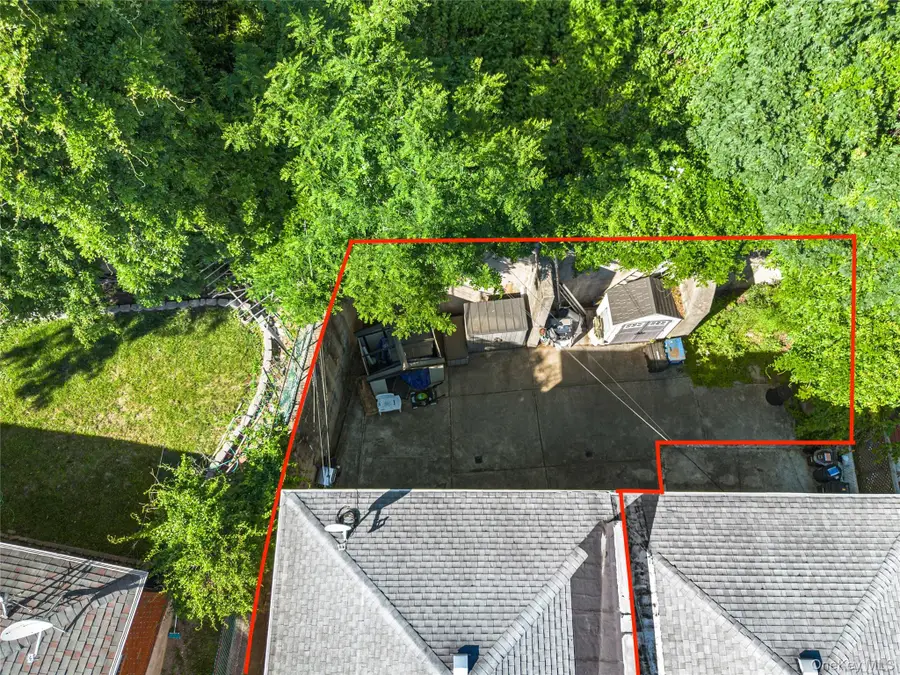 6915 Little Neck Parkway, Glen Oaks, NY 11004 - #3