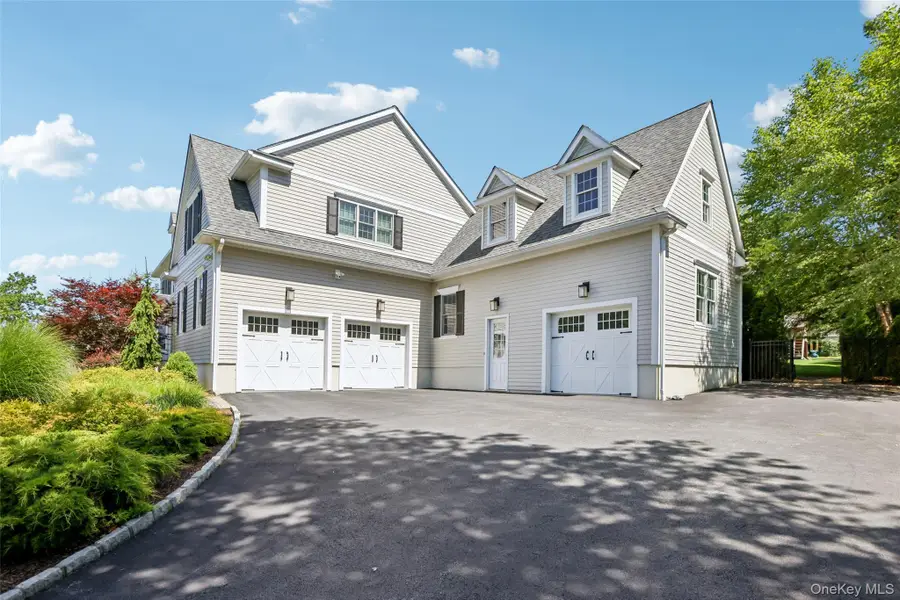 15 Heritage Drive, Pleasantville, NY 10570 - #2
