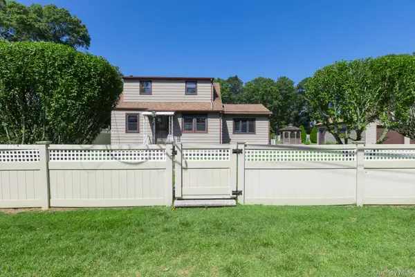 16 Ormond Place, Shirley, NY 11967