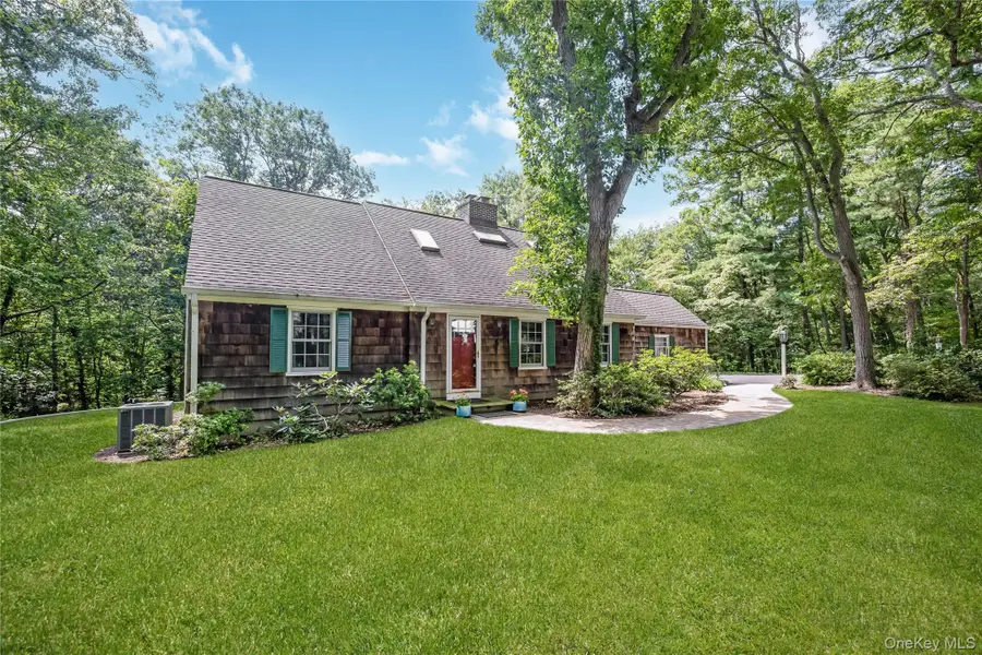 8 Arosa Court, Greenlawn, NY 11740 - #3