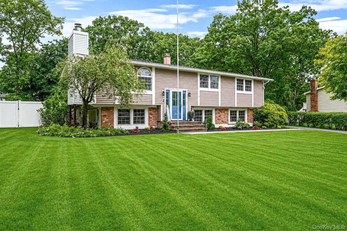6 Mayflower Lane, East Setauket, NY 11733 - #1